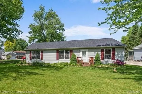 1676 Edwin Dr, Brighton, MI 48114