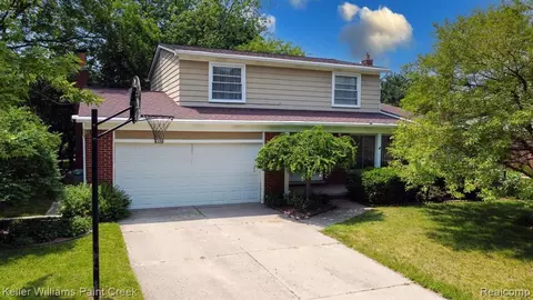 4841 Hubbard Dr, Troy, MI 48085
