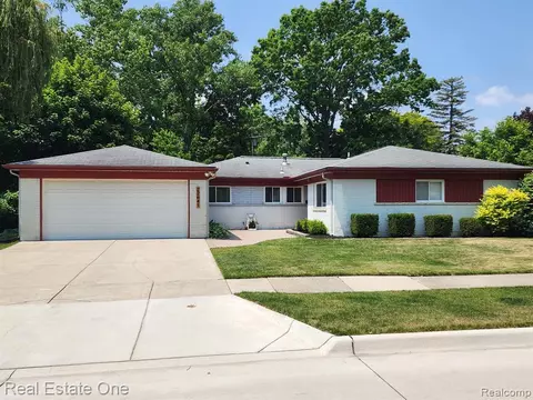 22641 Glenmoor Hts, Farmington Hills, MI 48336
