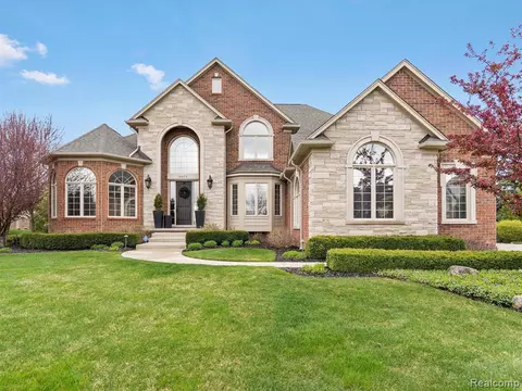2071 Carrier Ct, Shelby Township, MI 48316