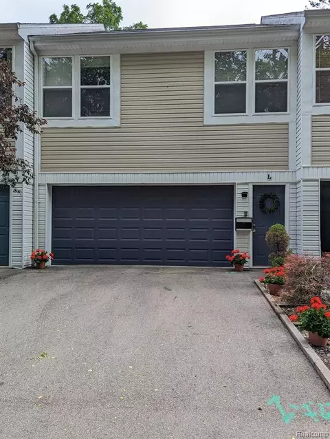 515 N Putnam St #L, Williamston, MI 48895