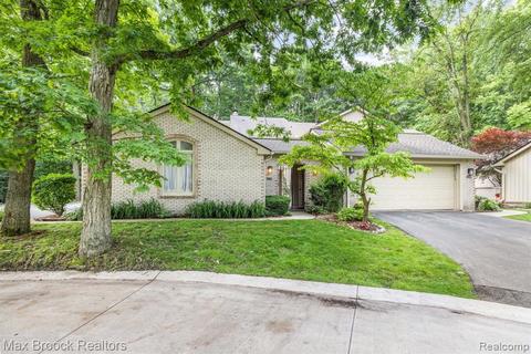 1370 Bramblebush Run #W-85, Bloomfield Hills, MI 48304