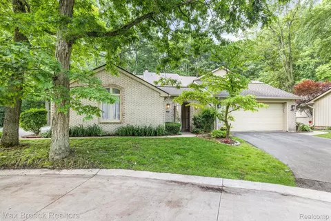 1370 Bramblebush Run #W-85, Bloomfield Township, MI 48304