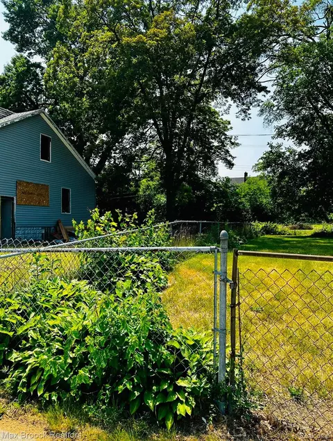 16547 Turner St, Detroit, MI 48221