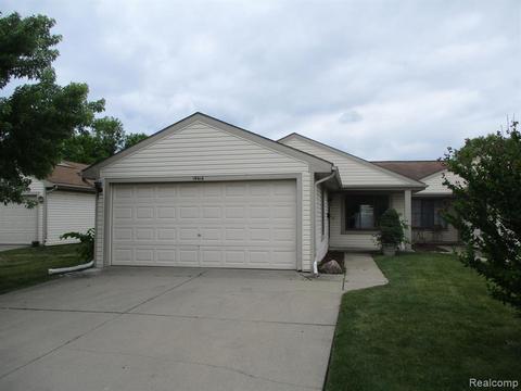 19416 Hazelwood St, Roseville, MI 48066