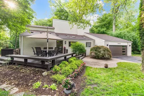 2445 Polo Pl, Birmingham, MI 48009