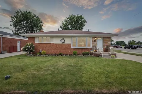 28399 Lorraine Ave, Warren, MI 48093