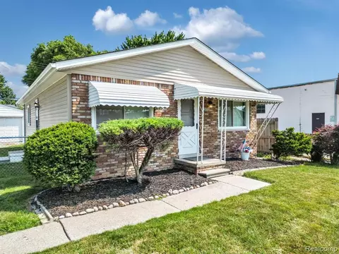 20735 Williamson St, Clinton Township, MI 48035