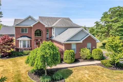35883 Birchwood, New Boston, MI 48164