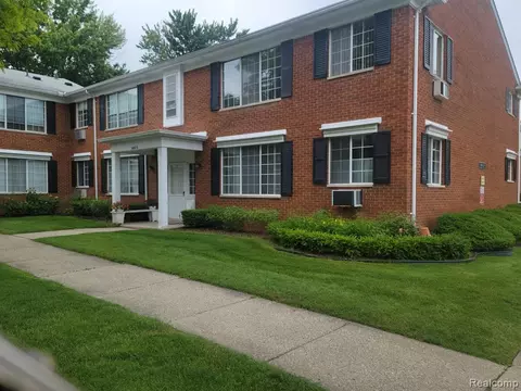 20870 Wildwood Dr #222, Harper Woods, MI 48225