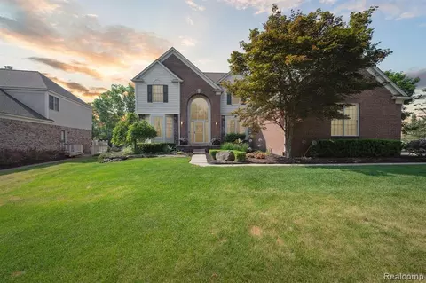 4651 Northridge Dr, West Bloomfield, MI 48323