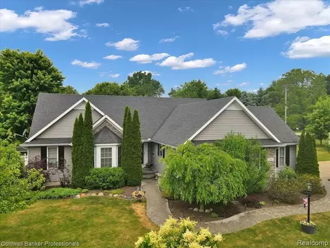 447 Wildflower Ln, Lapeer, MI 48446