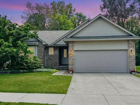 24595 Jason Dr, Flat Rock, MI 48134