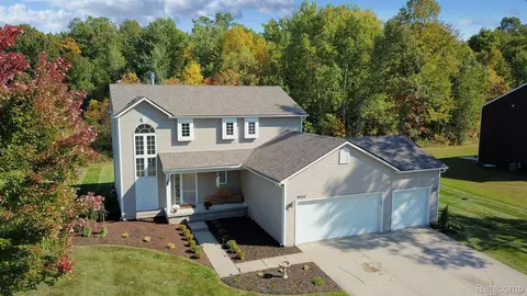 9327 Betsie Dr, Grand Blanc, MI 48439