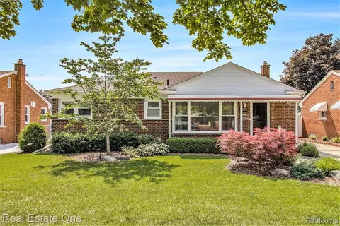2930 Bridge St, Trenton, MI 48183
