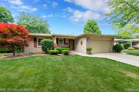 2875 Borden Dr, Troy, MI 48083