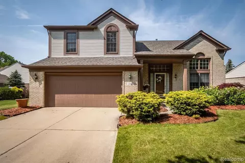 3916 Acadia Dr, Lake Orion, MI 48360