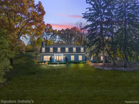 26125 Woodlore Rd, Franklin, MI 48025