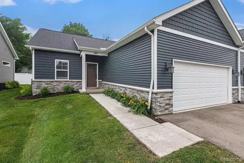 980 E Clinton St, Howell, MI 48843