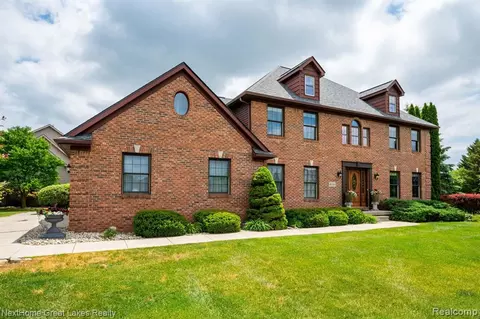 6036 Green Bank Dr, Grand Blanc, MI 48439