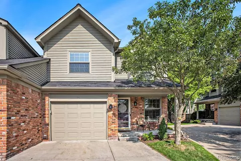 34 Maplegrove Dr, Clawson, MI 48017