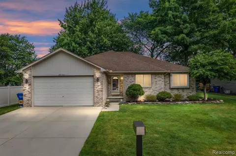 30140 Mirage Ct, Warren, MI 48093