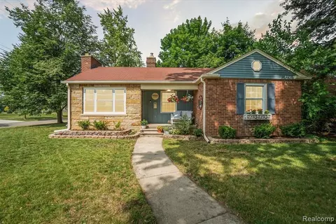9901 Cranston St, Livonia, MI 48150