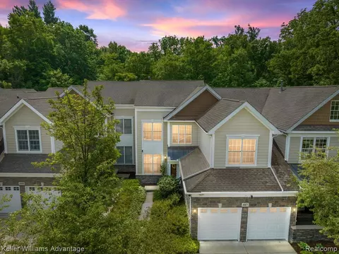 49671 Timber Trl, Novi, MI 48374