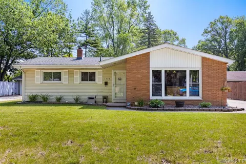 1749 New Jersey Ave, Marysville, MI 48040