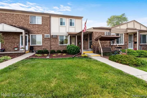 25135 Franklin Ter #6, South Lyon, MI 48178