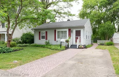 22809 Violet St, Farmington, MI 48336