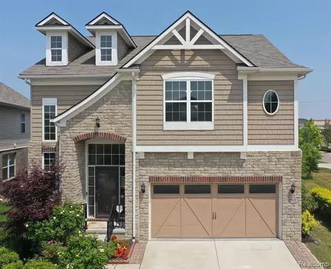27612 Hartwick Cir, Novi, MI 48374