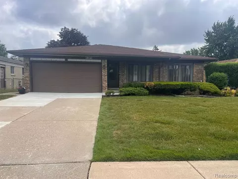 38142 Pinebrook Dr, Sterling Heights, MI 48310