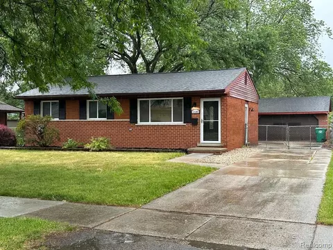 32283 Bock St, Garden City, MI 48135