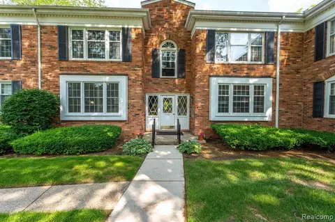 750 Trailwood Path #C, Bloomfield Hills, MI 48301