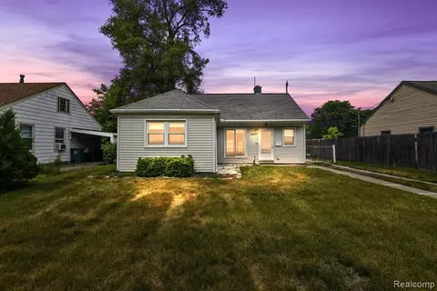 10400 Troy St, Oak Park, MI 48237