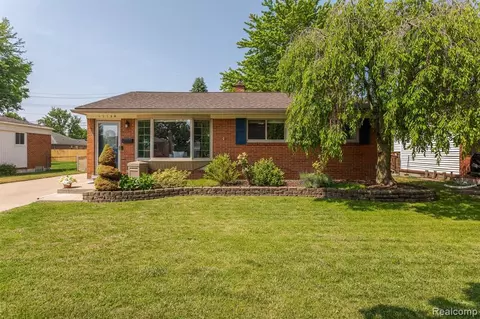 11138 Saar Dr, Sterling Heights, MI 48314