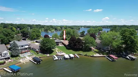 8452 Woodland Shore Dr, Brighton, MI 48114