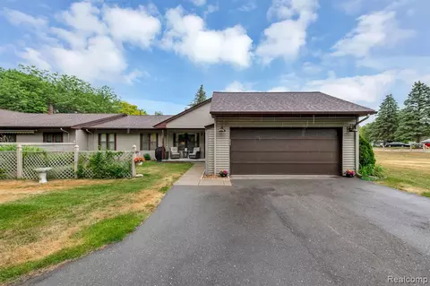 7795 Oakland, Waterford, MI 48327