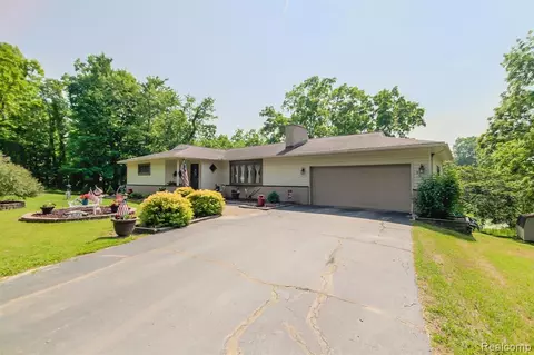 9509 Pine Knob Rd, Clarkston, MI 48348