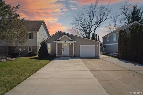 3331 Newton Rd, Commerce Twp, MI 48382