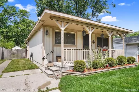 20225 Floral St, Livonia, MI 48152