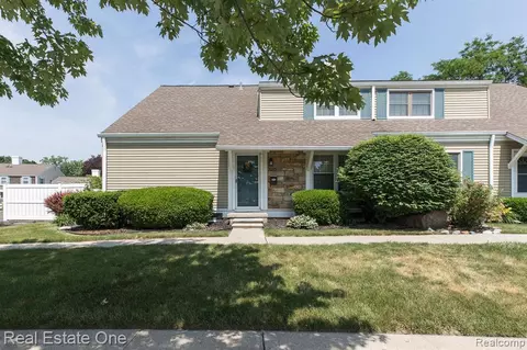21254 E Glen Haven Cir, Northville, MI 48167
