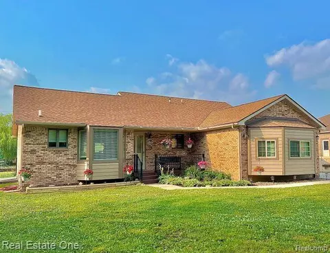 23142 Woodruff Rd, Flat Rock, MI 48134