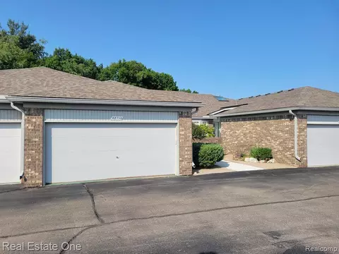48710 French Creek Ct UNIT 271, Shelby Township, MI 48315