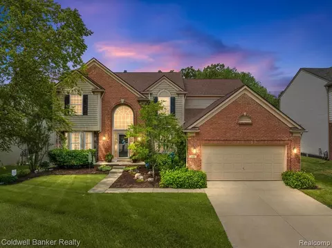 1449 Callaway Ct, Howell, MI 48843