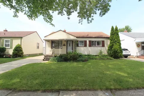 17120 Matthews St, Riverview, MI 48193