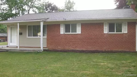 290 Tower Dr, Saline, MI 48176