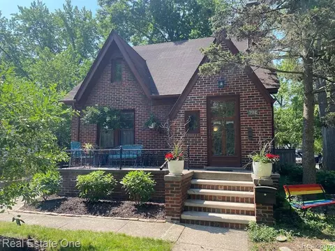 702 E 6th St, Royal Oak, MI 48067