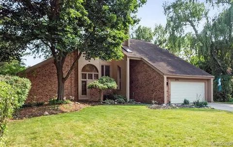 8243 Hearthstone, Commerce Twp, MI 48382